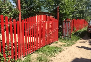 Забор евроштакетник горокой в Салехарде цвет рубин
